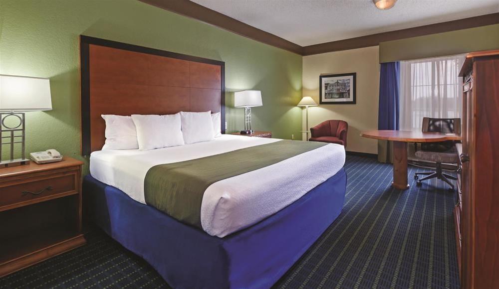 Comfort Inn & Suites Shawnee North Near I-40 Exterior foto