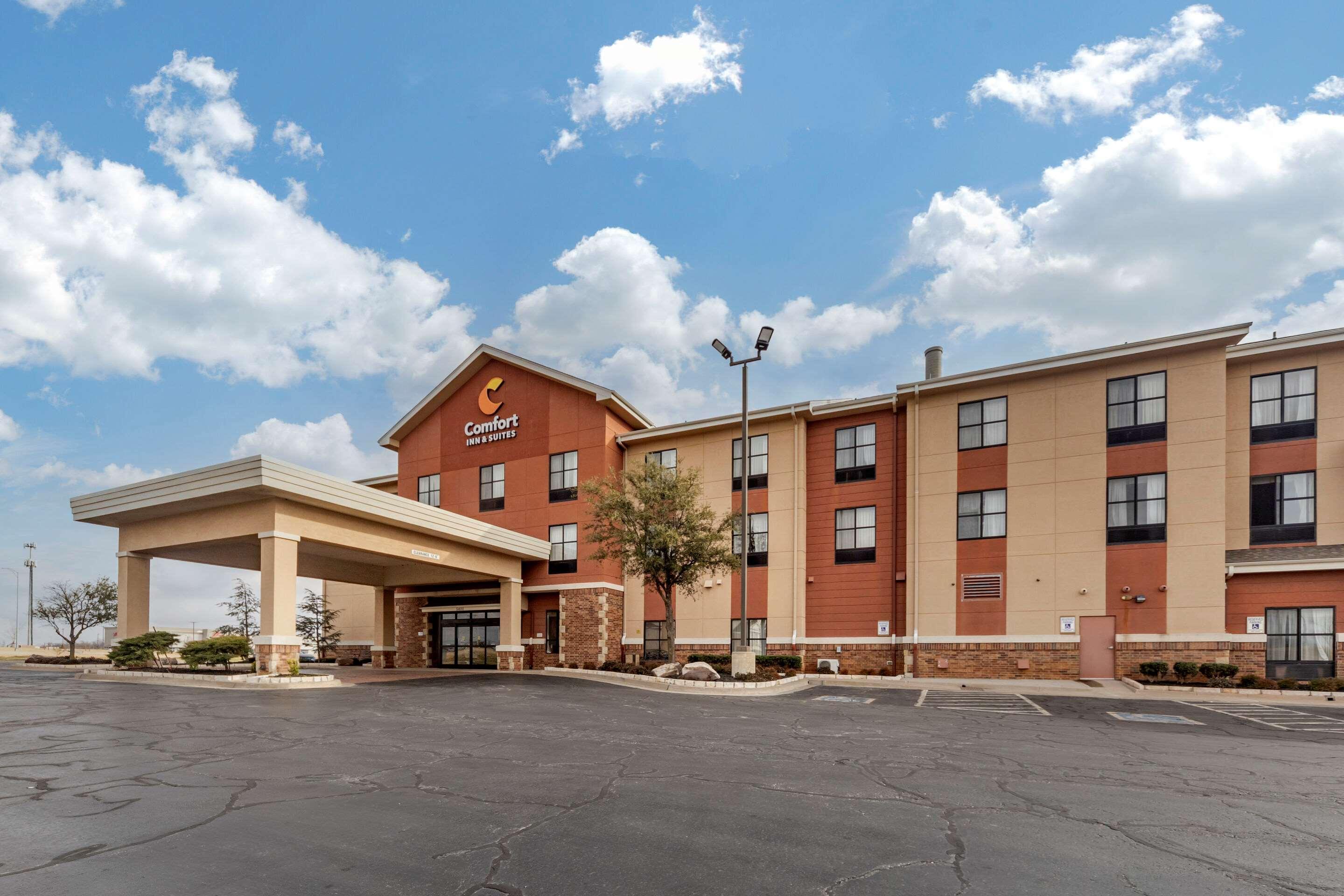 Comfort Inn & Suites Shawnee North Near I-40 Exterior foto